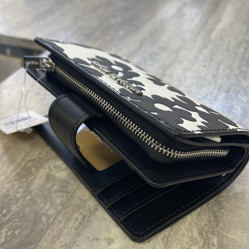 Michael Kors Jet Set Medium Floral Print Bi-Fold Wallet
Black 
NWT - Picture 11 of 16